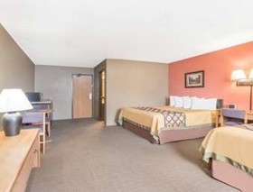 Super 8 by Wyndham Warroad