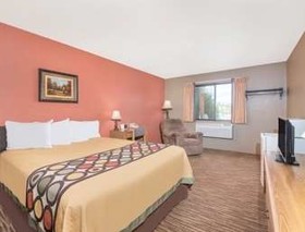 Super 8 by Wyndham Warroad