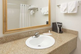Days Inn by Wyndham Biloxi Beach