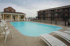 Edgewater Inn