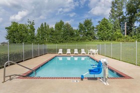 Super 8 by Wyndham Booneville