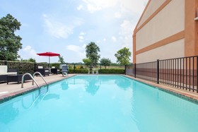 Super 8 by Wyndham Clinton