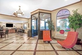 Super 8 by Wyndham Clinton
