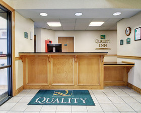 Columbia Inn & Suites