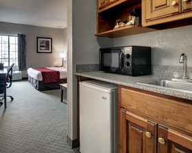 Columbia Inn & Suites