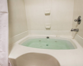 Columbia Inn & Suites