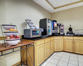 Columbia Inn & Suites