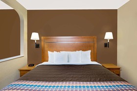Days Inn by Wyndham Columbus