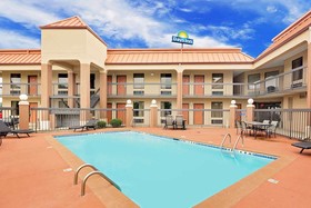 Days Inn by Wyndham Columbus
