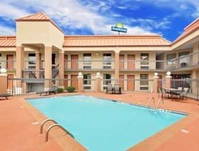 Days Inn by Wyndham Columbus