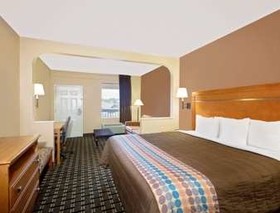 Days Inn by Wyndham Columbus