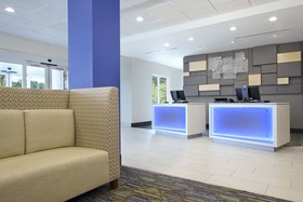 Holiday Inn Express & Suites COLUMBUS NORTH