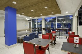 Holiday Inn Express & Suites COLUMBUS NORTH