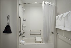 Holiday Inn Express & Suites COLUMBUS NORTH