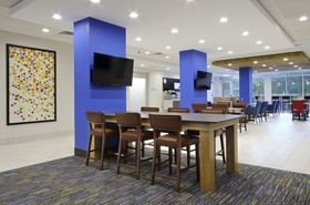 Holiday Inn Express & Suites COLUMBUS NORTH