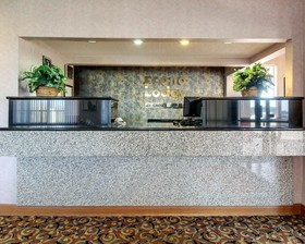 Econo Lodge Inn & Suites