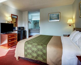 Econo Lodge Inn & Suites