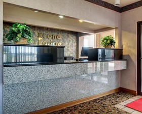 Econo Lodge Inn & Suites