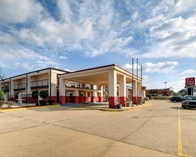Econo Lodge Inn & Suites