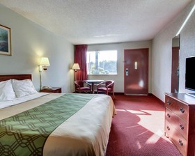 Econo Lodge Inn & Suites