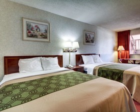 Econo Lodge Inn & Suites