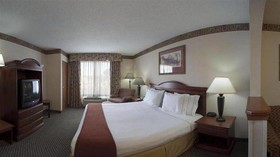 Holiday Inn Express & Suites Forest