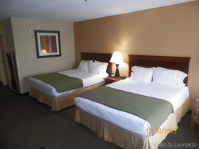 Holiday Inn Express & Suites Forest