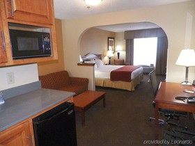 Holiday Inn Express & Suites Forest