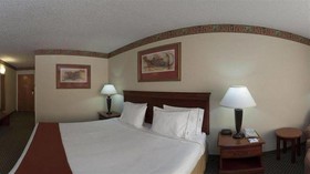 Holiday Inn Express & Suites Forest