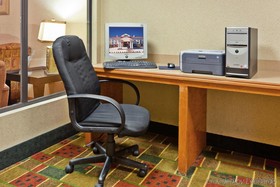 Holiday Inn Express & Suites Forest