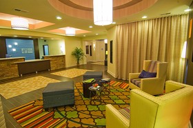 Holiday Inn Express Hotel & Suites Fulton