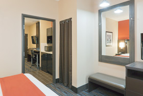 Holiday Inn Express Hotel & Suites Fulton