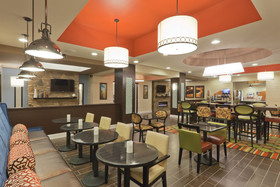 Holiday Inn Express Hotel & Suites Fulton