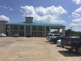 Deluxe Inn & Suites Greenwood