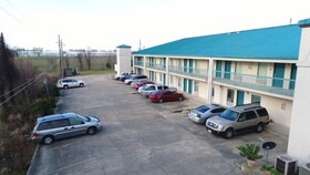 Deluxe Inn & Suites Greenwood