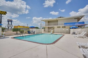 Motel 6 Hattiesburg, MS