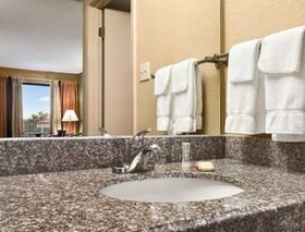Super 8 by Wyndham Hattiesburg North