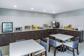 Days Inn & Suites by Wyndham Horn Lake/Memphis Graceland