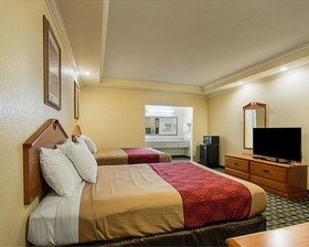 Econo Lodge Inn & Suites
