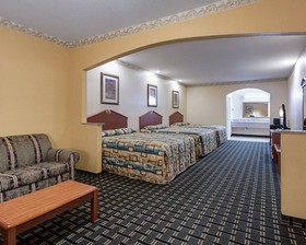 Econo Lodge Inn & Suites