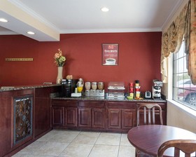 Econo Lodge Inn & Suites