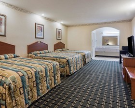Econo Lodge Inn & Suites