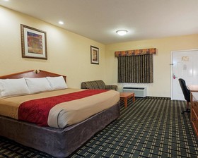Econo Lodge Inn & Suites