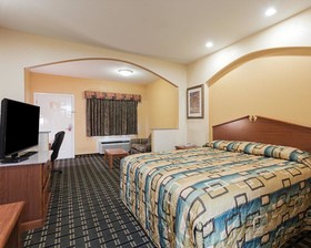 Econo Lodge Inn & Suites