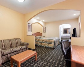 Econo Lodge Inn & Suites