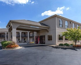 Econo Lodge Inn & Suites