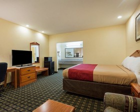 Econo Lodge Inn & Suites