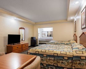 Econo Lodge Inn & Suites
