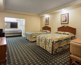 Econo Lodge Inn & Suites
