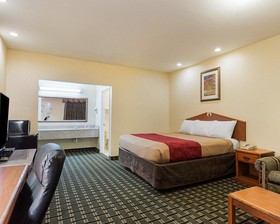 Econo Lodge Inn & Suites